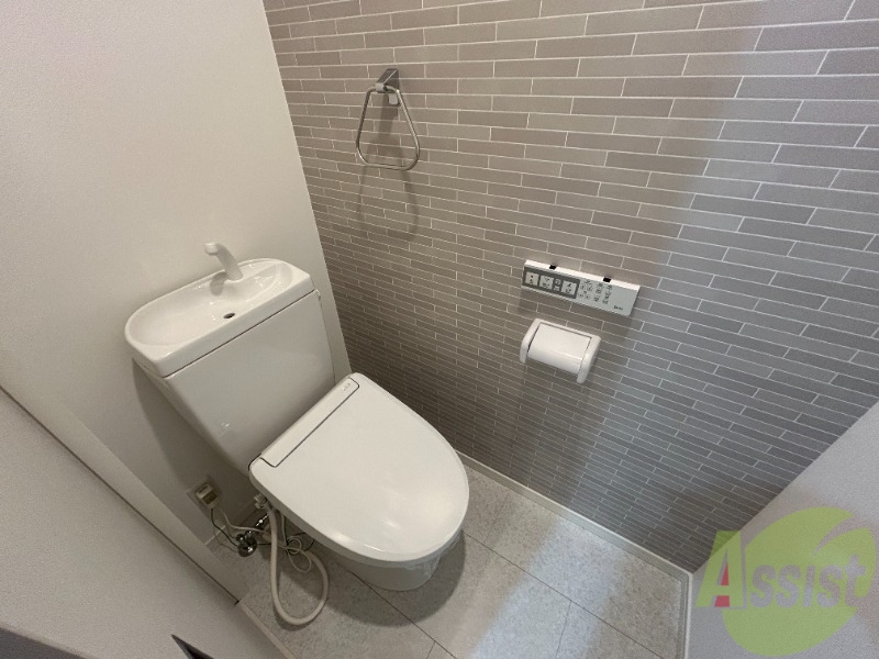 トイレ　トイレは便利なウォッシュレット機能が付いています。