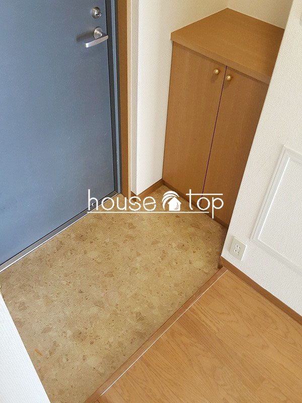 玄関　シューズボックスがあるので大変便利！