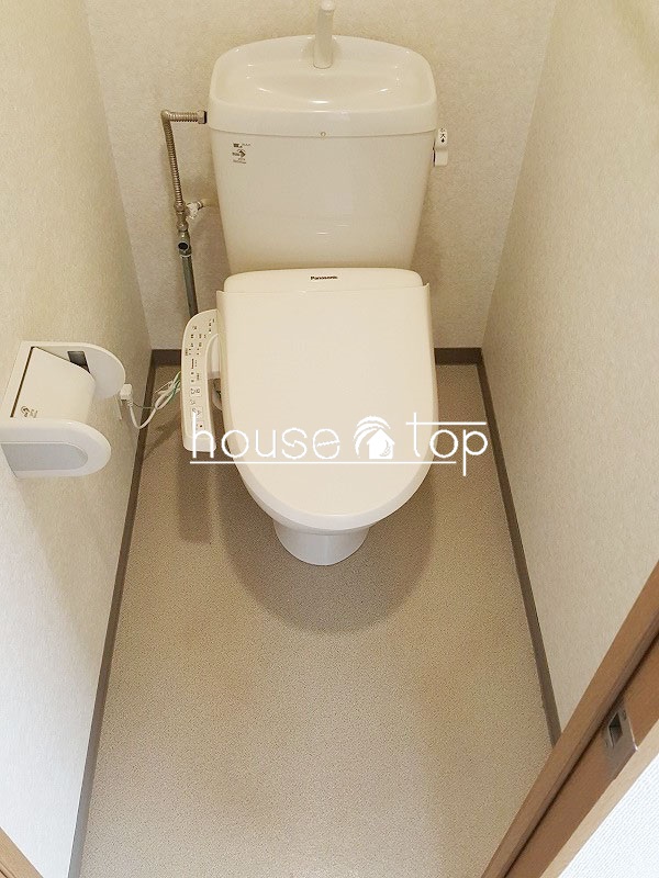 トイレ　ウォシュレット付きトイレ！水廻りも綺麗にリフォーム済み！