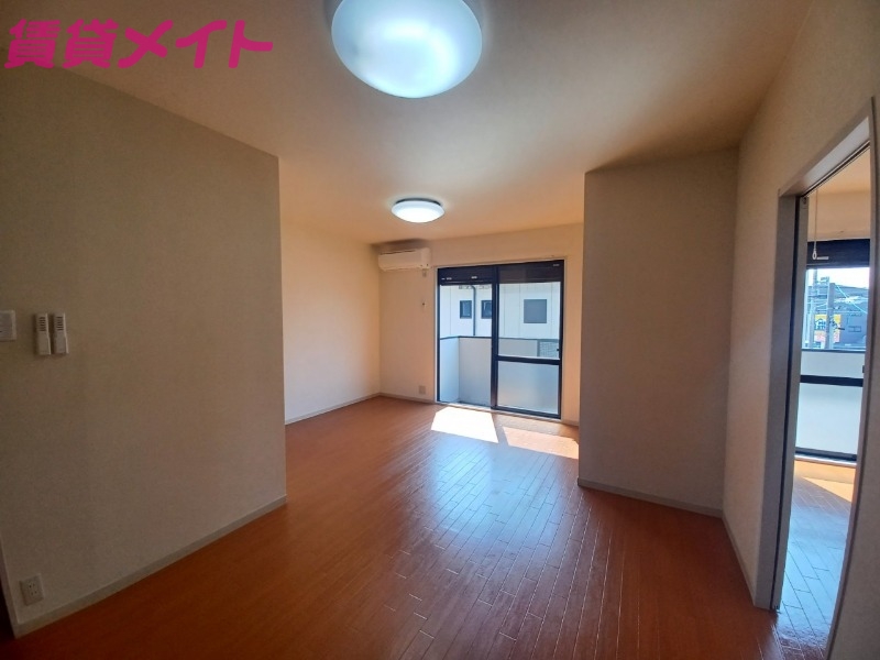 居室・リビング　同型参考写真