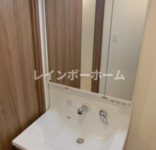 洗面設備　コンパクトで使いやすい洗面所