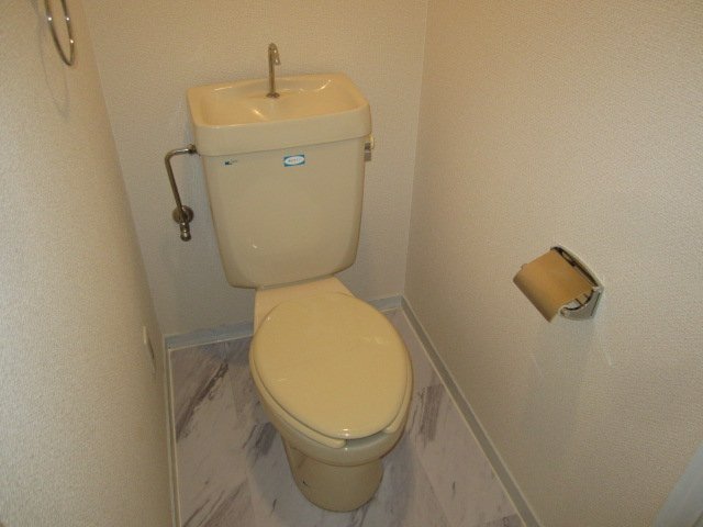 トイレ　セントラルハイツ香? (写真間取り反転タイプ)