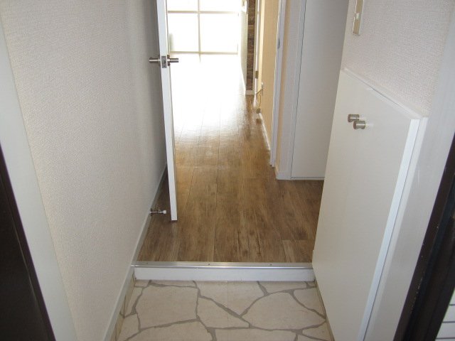 玄関　セントラルハイツ香? (写真間取り反転タイプ)