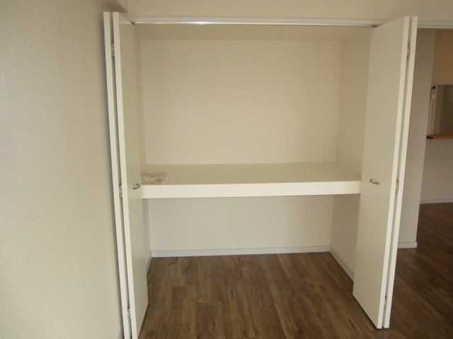 収納　セントラルハイツ香? (写真間取り反転タイプ)