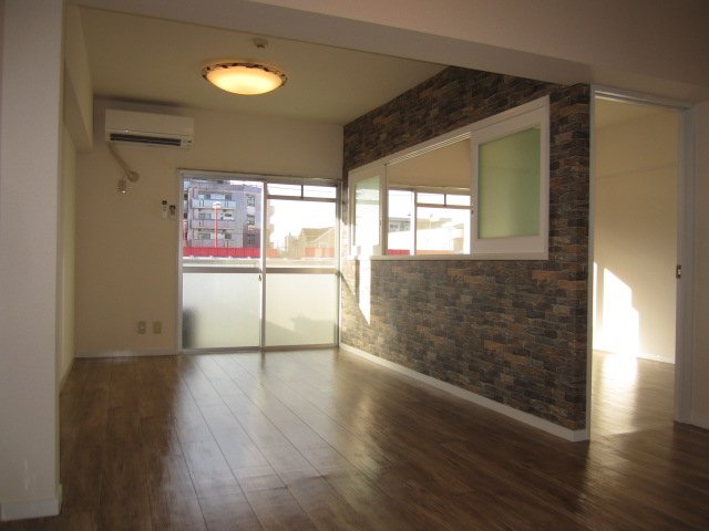 居室・リビング　セントラルハイツ香? (写真間取り反転タイプ)