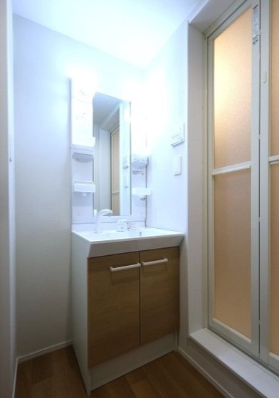 洗面設備　朝の支度にいかがでしょうか。