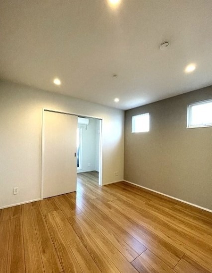 居室・リビング　広々としたリビングですね。