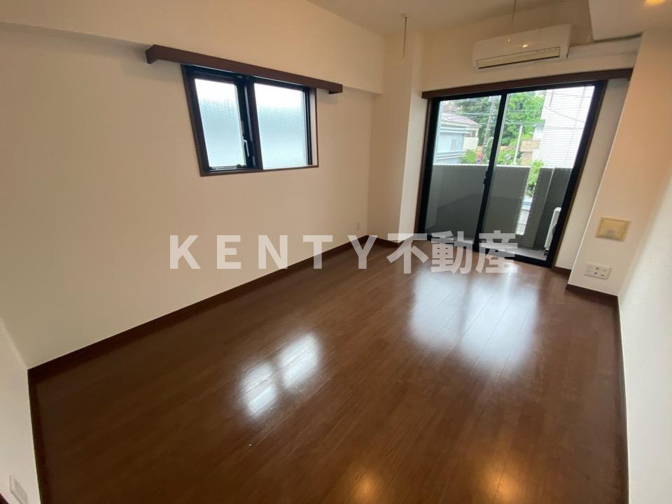 居室・リビング　こちらのリビングで趣味の時間をお楽しみください