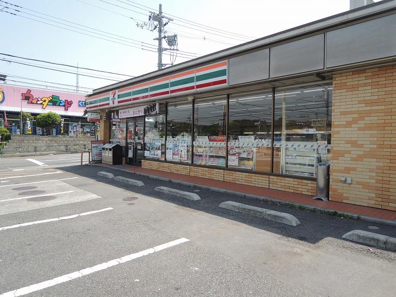 コンビニ　セブンイレブン（コンビニ）まで320m