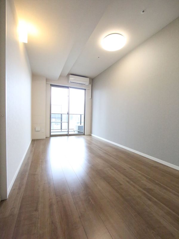 バルコニー　洋室6.8帖　クローゼット付（収納充実してます）