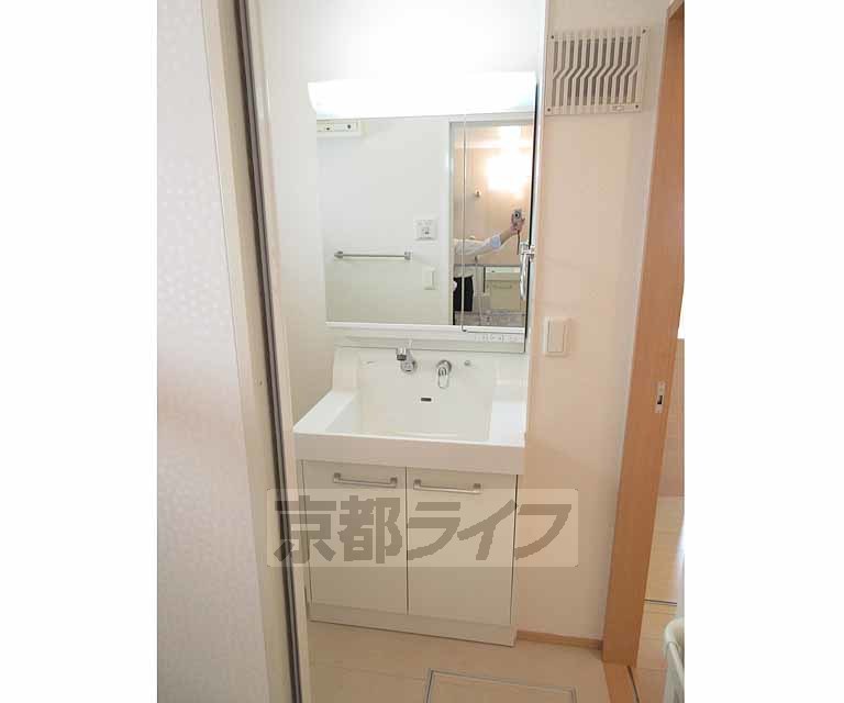 洗面設備　ドレッサータイプです。