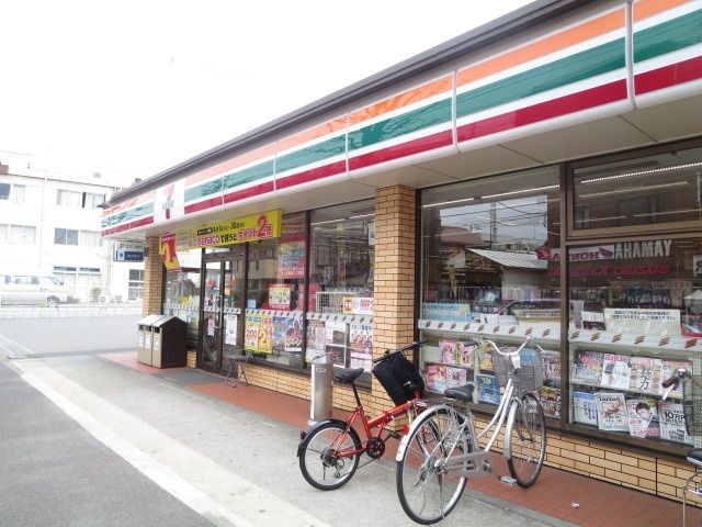 コンビニ　セブンイレブン（コンビニ）まで52m