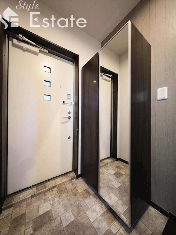 玄関　玄関スペース★シューズボックス付★全身ミラー付