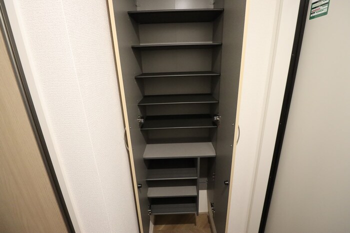 玄関　下駄箱です