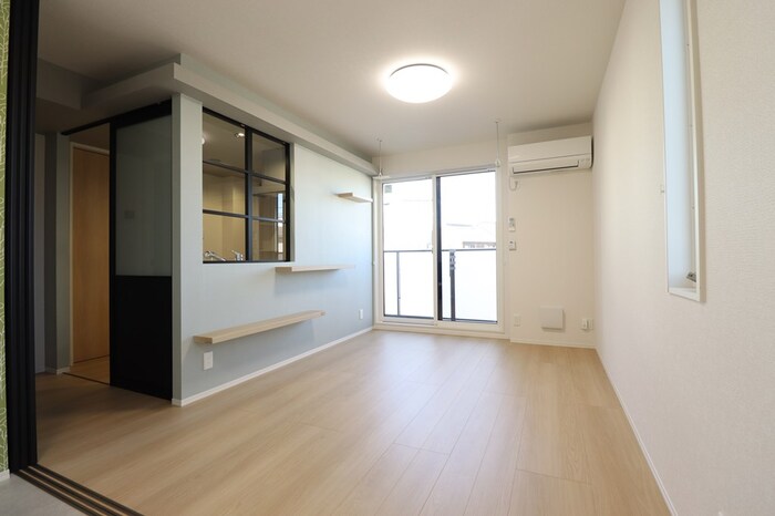 居室・リビング　こちらのリビングで趣味の時間をお楽しみください