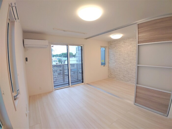 居室・リビング　明るいお部屋です。