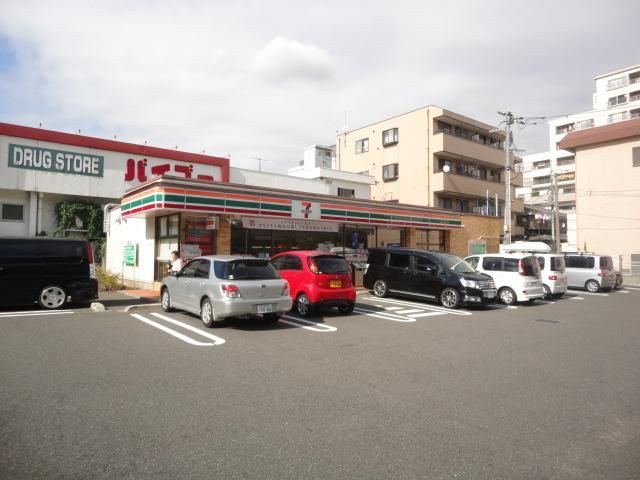 コンビニ　セブンイレブン（コンビニ）まで746m