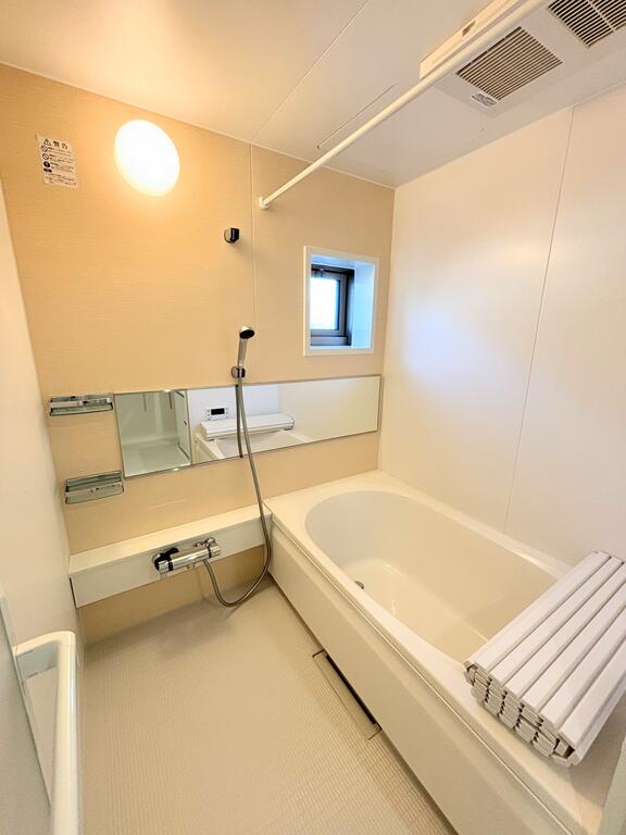 バス・シャワールーム　雨の日や帰宅が遅い日にも便利な浴室乾燥機・追い焚き付き