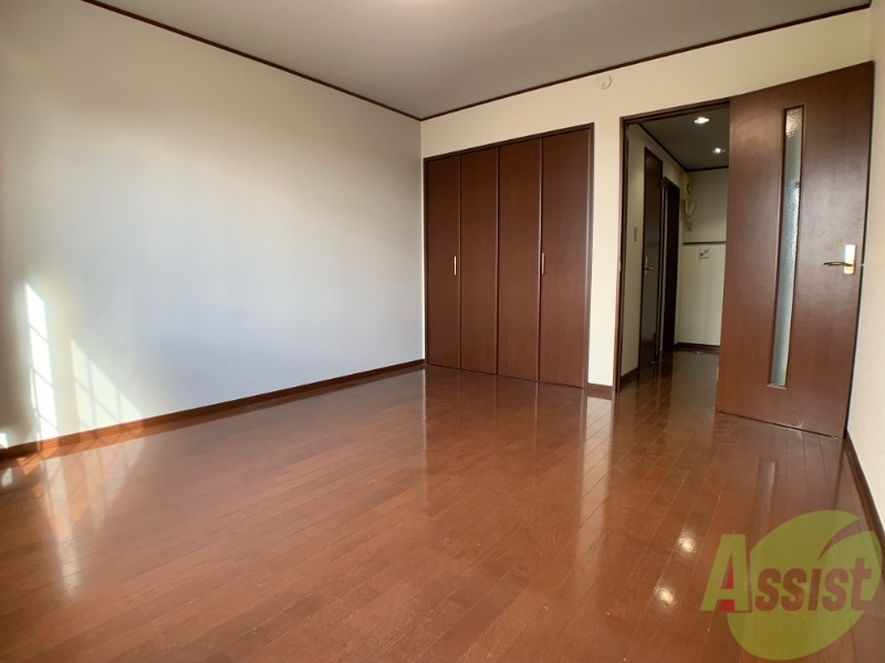 居室・リビング　広々としていて日当たりも良さそうなお部屋ですね！