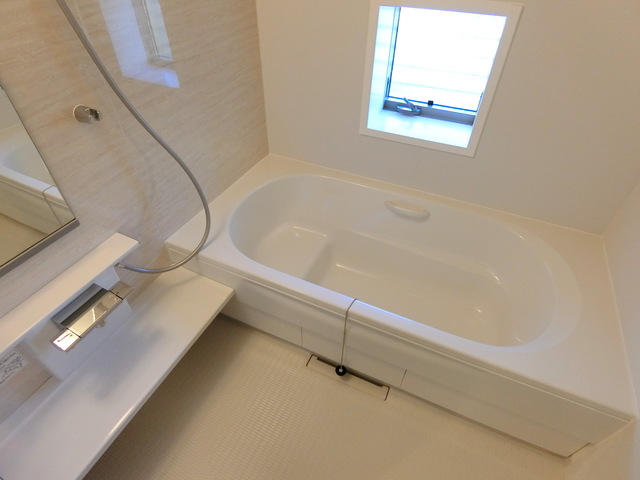 バス・シャワールーム　★大型バスルーム★浴室乾燥機・追焚機能★