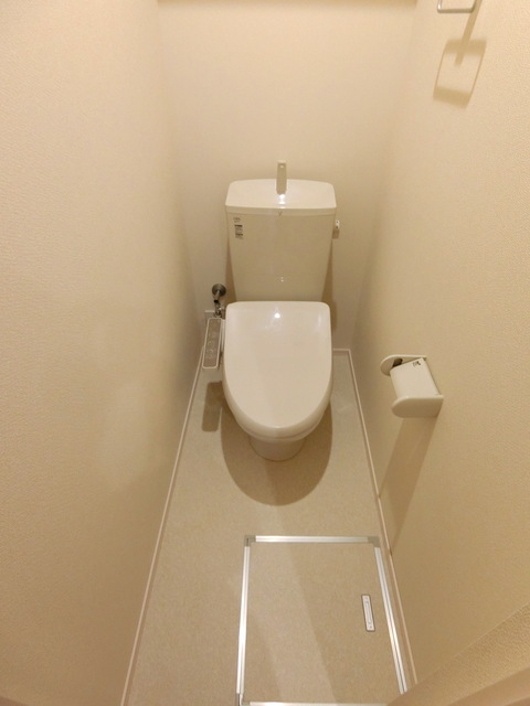 トイレ　★温水洗浄便座★上部収納棚有★