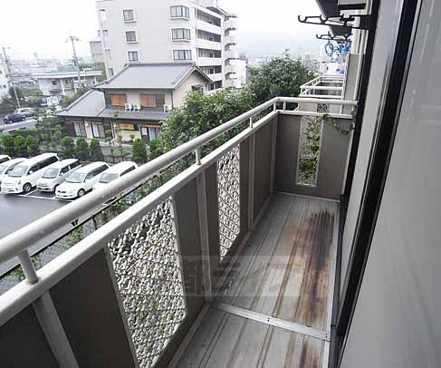 バルコニー　日当たりの良いバルコニー。