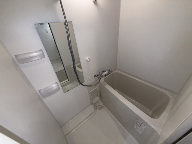 バス・シャワールーム　同物件別部屋写真