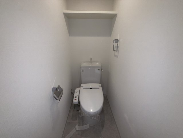 トイレ　同物件別部屋写真