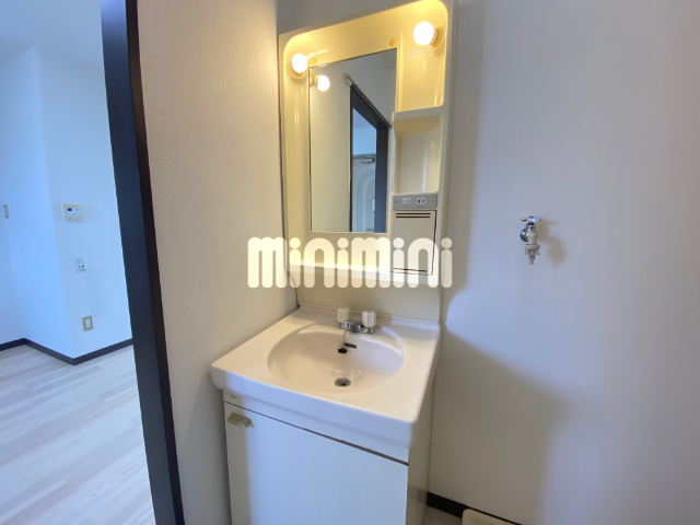 洗面設備　独立洗面台です