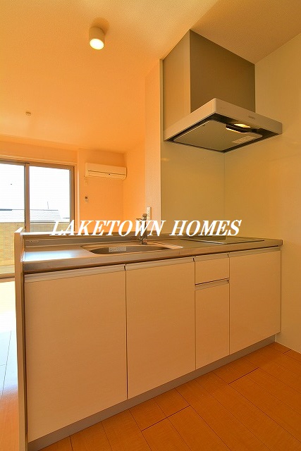 キッチン　２口ＩＨクッキングヒーターのシステムキッチンです。