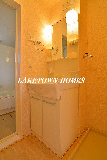 洗面設備　洗髪洗面化粧台です。