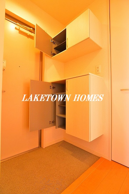 玄関　玄関ホールと玄関収納です。