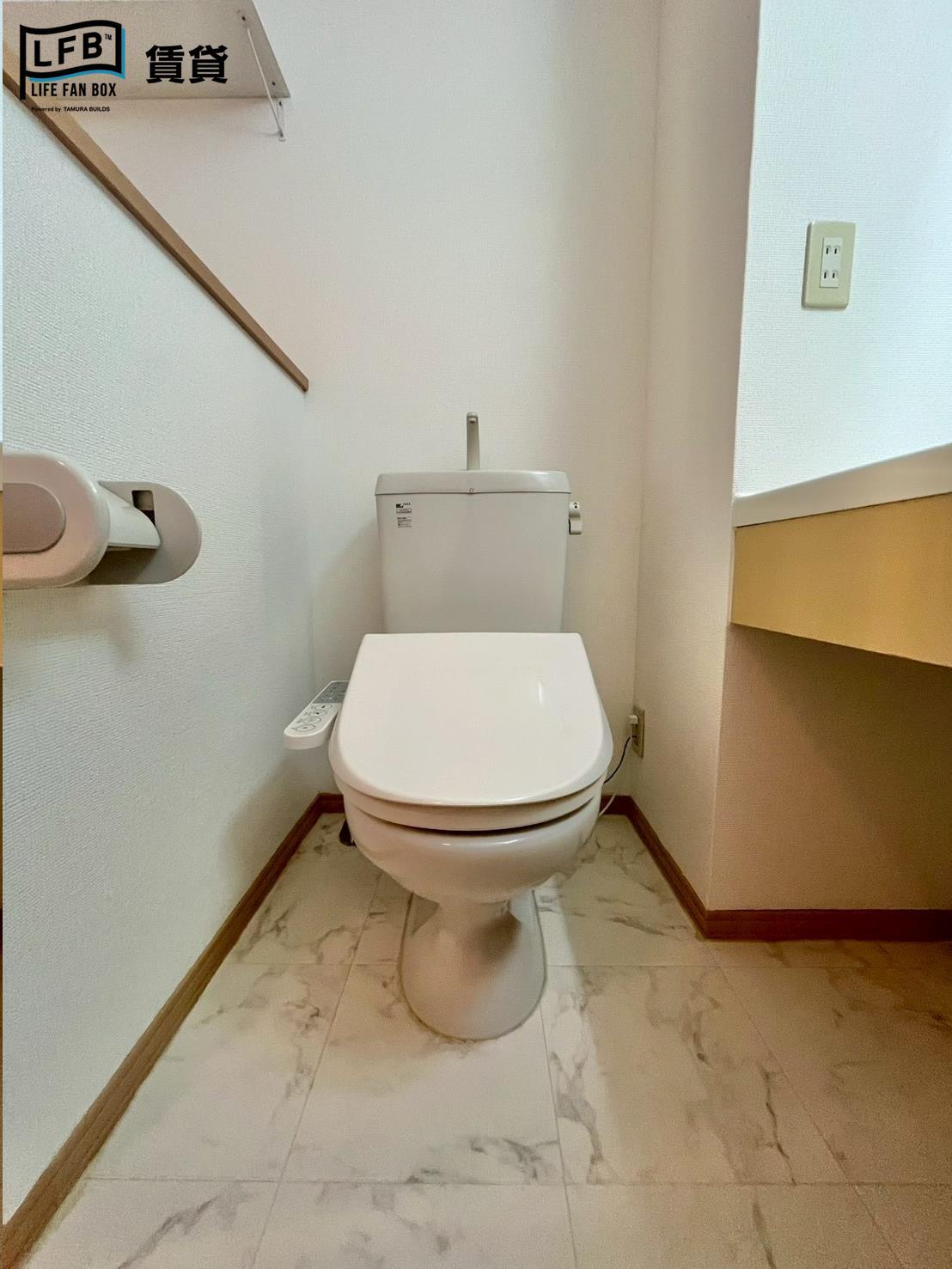 トイレ　※101号室の写真です。