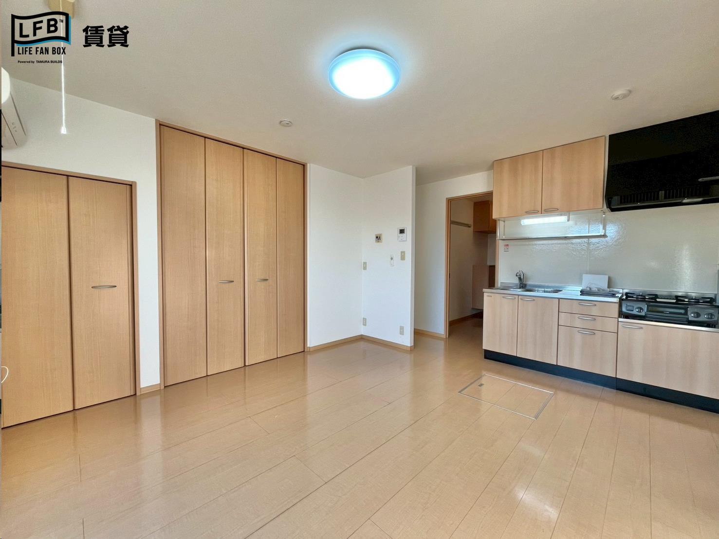 居室・リビング　※101号室の写真です。