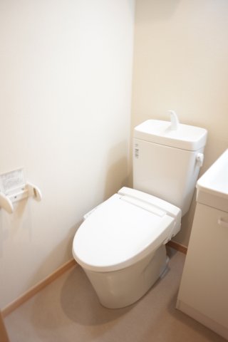 トイレ　キレイな個室空間です