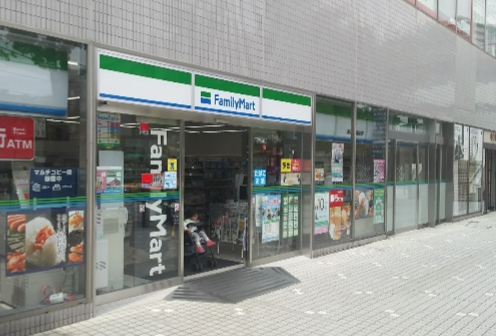 コンビニ　ファミリーマート 横浜星川駅前店（コンビニ）まで130m