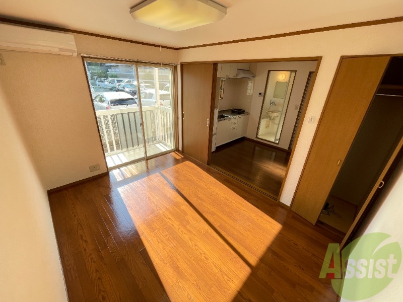 居室・リビング　広々洋室で家具の配置も楽しめます！！