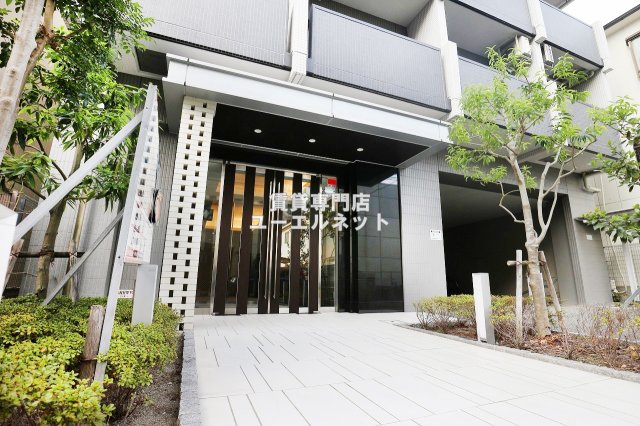 エントランス　毎日通る場所だからこそ、洗練された空間に