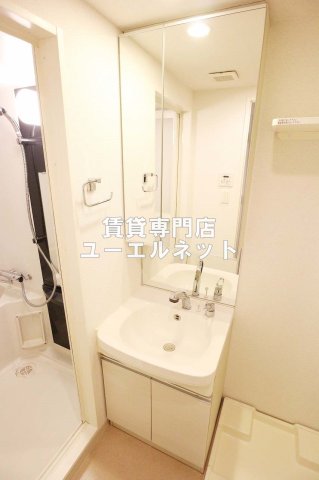 洗面設備　清潔感ある独立洗面台で毎日気持ちよく♪