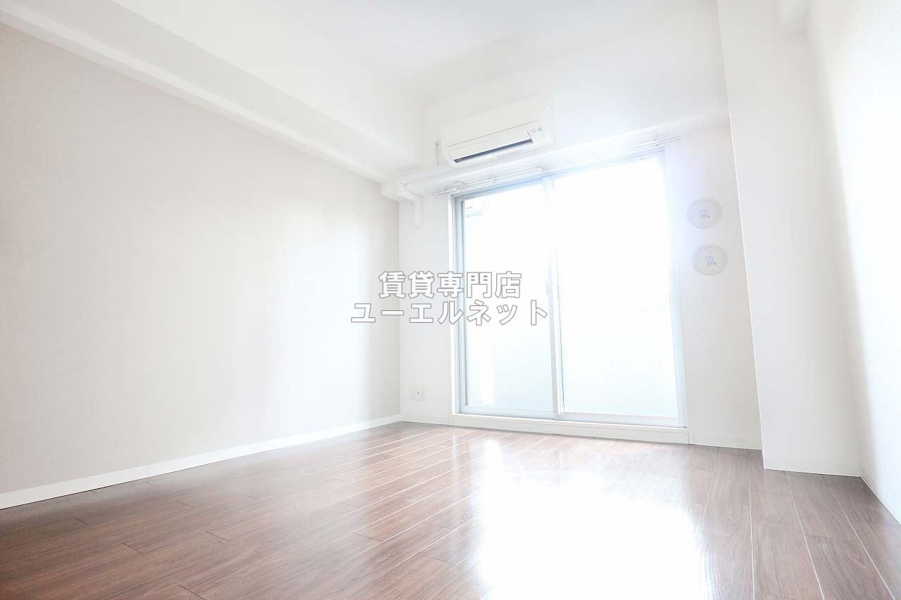 居室・リビング　ゆったりとくつろげる、落ち着きのある居室空間です