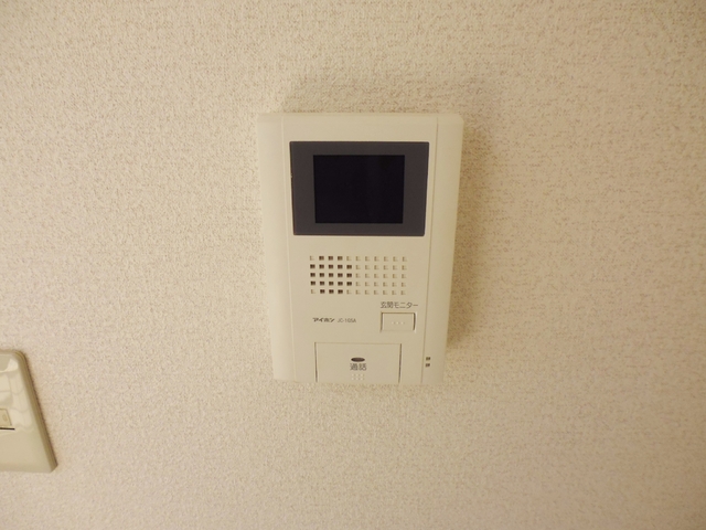 セキュリティ　TVモニタ付きのインターホンです。