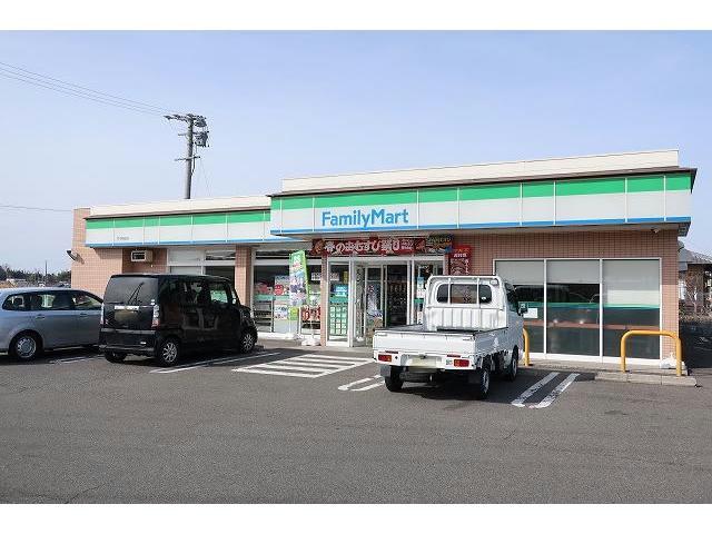 コンビニ　ファミリーマート（コンビニ）まで850m