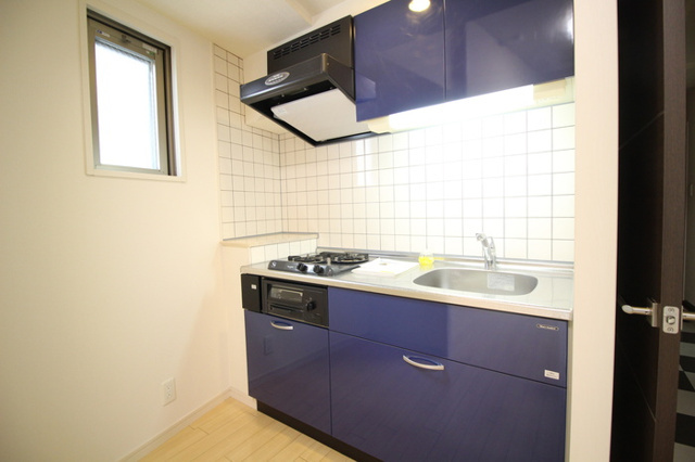 キッチン　※写真は同じマンションの違う部屋のものになります。