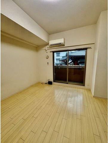 居室・リビング　※写真は同じマンションの違う部屋のもの(反転タイプ)