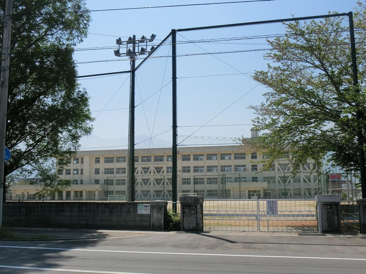 小学校　新居浜市立金栄小学校（小学校）まで926m