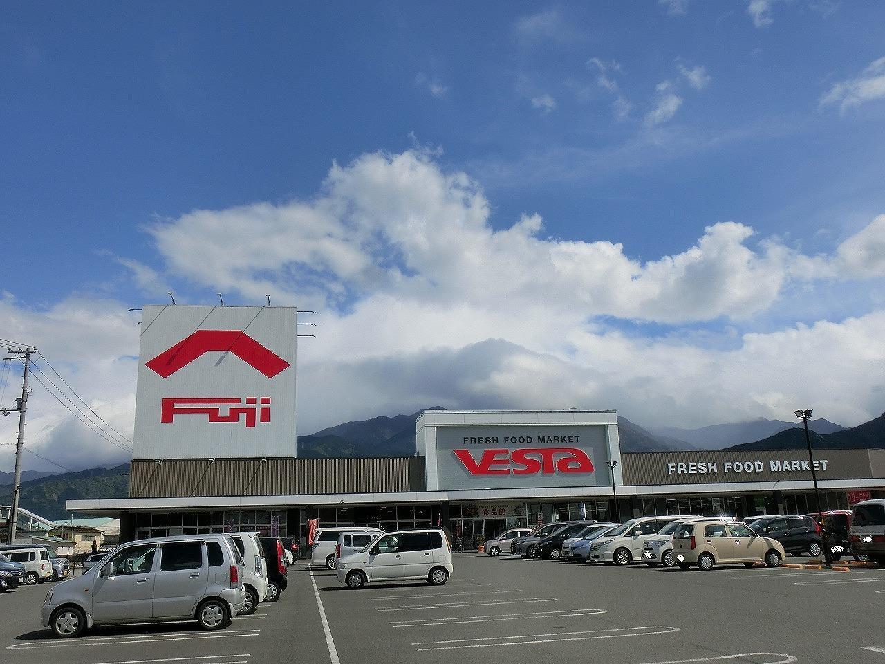 スーパー　フジ新居浜駅前店（スーパー）まで648m