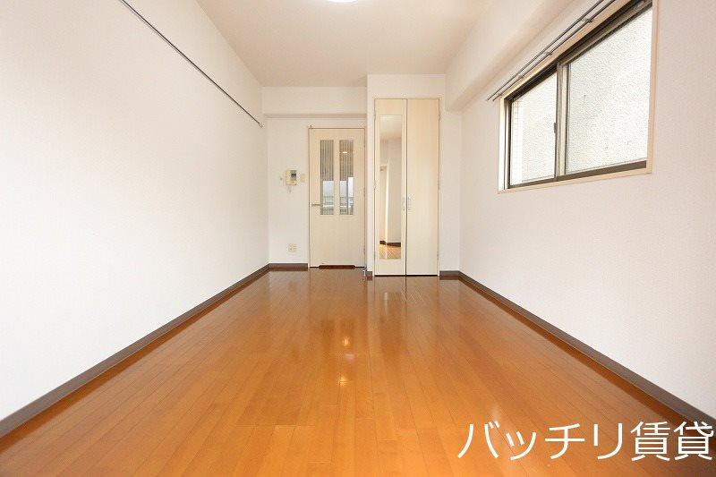居室・リビング　画像は別号室の為、現状を優先いたします。