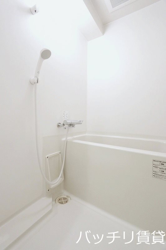 バス・シャワールーム　画像は別号室の為、現状を優先いたします。