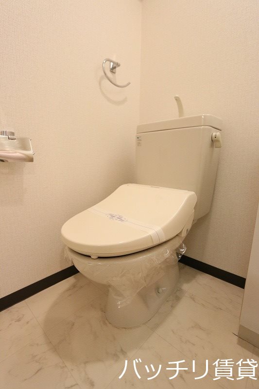 トイレ　画像は別号室の為、現状を優先いたします。