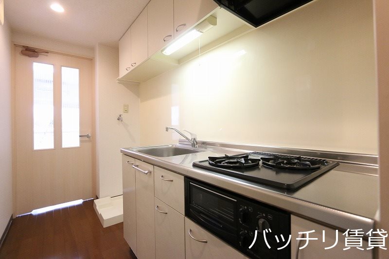 キッチン　画像は別号室の為、現状を優先いたします。